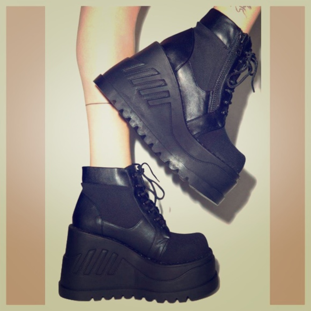 Demonia STOMP 10 wedge platform boots sz 11